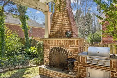 1055 Brookhaven Walk NE, Atlanta, GA 30319 - Photo 18