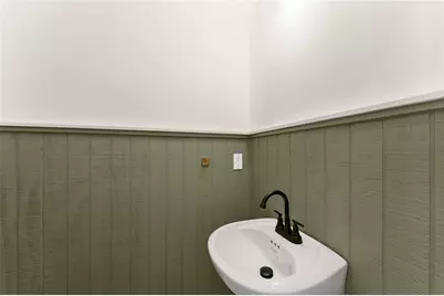 172 Llewellyn St, Clarkesville, GA 30523 - Photo 8