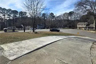 4796 Kellys Mill Dr NW, Lilburn, GA 30047 - Photo 4