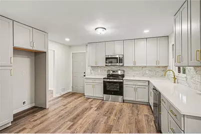 61 Barrett Circle SE, Marietta, GA 30060 - Photo 2