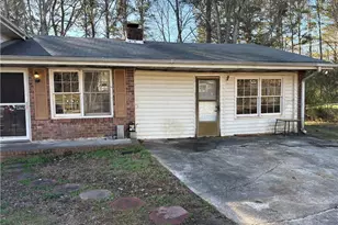 70 Henson Cir, Carrollton, GA 30117 - Photo 2