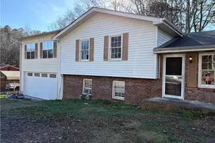 70 Henson Cir, Carrollton, GA 30117 - Photo 1