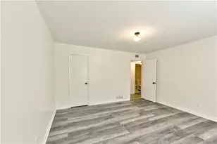 559 Evergreen Terrace, Forest Park, GA 30297 - Photo 10