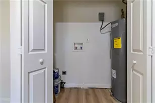 225 1st St SW, Atlanta, GA 30314 - Photo 6