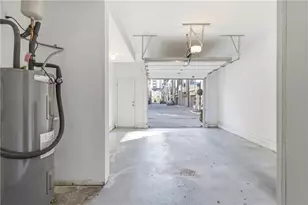 555 Broadview Pl NE, Atlanta, GA 30324 - Photo 26