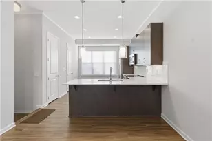 555 Broadview Pl NE, Atlanta, GA 30324 - Photo 10