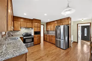 5657 Bob White Cir NW, Lilburn, GA 30047 - Photo 10