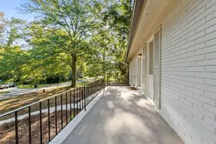 205 Pine St, Barnesville, GA 30204 - Photo 4