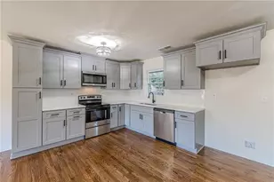 422 Susan Creek Dr, Stone Mountain, GA 30083 - Photo 10