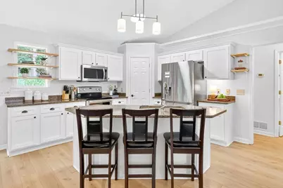 8635 Sapphire Lane, Gainesville, GA 30506 - Photo 4