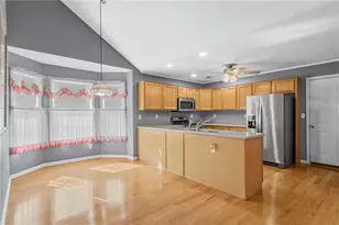 6236 Rock Port Dr, Flowery Branch, GA 30542 - Photo 6