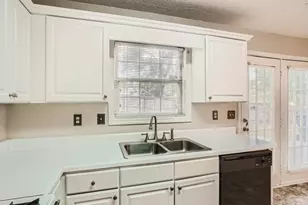 2817 Manor Glen Ln, Suwanee, GA 30024 - Photo 12