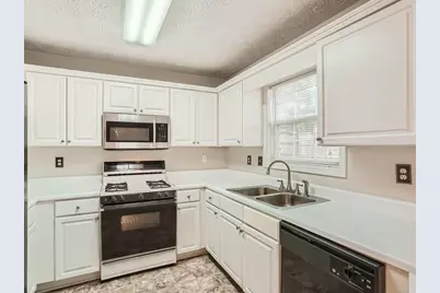 2817 Manor Glen Lane, Suwanee, GA 30024 - Photo 10