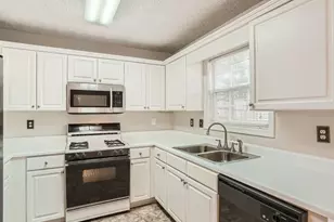 2817 Manor Glen Ln, Suwanee, GA 30024 - Photo 10