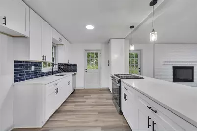 135 Golden Hills Drive, Woodstock, GA 30189 - Photo 2