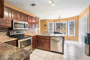 814 Cambridge Creek Dr SW, Conyers, GA 30094 - Photo 8