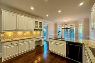 2660 Coachmans Cir, Alpharetta, GA 30022 - Photo 8