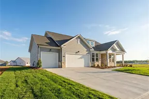 327 Grand Wehunt Dr, Hoschton, GA 30548 - Photo 2