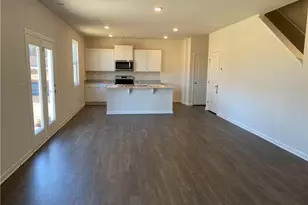 38 Walnut Grv Wy, Pendergrass, GA 30567 - Photo 2