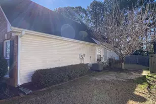 2935 Meadow Gate Way, Loganville, GA 30052 - Photo 4