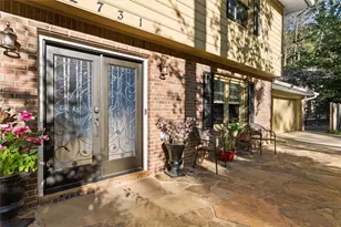 2731 Brackenwood Dr, Snellville, GA 30039 - Photo 2