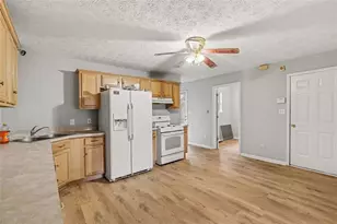 253 Ruth Dr, Newnan, GA 30265 - Photo 6