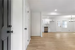 7562 Asbury Manor Dr, Lithonia, GA 30058 - Photo 2