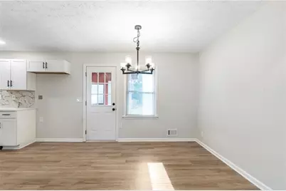 7562 Asbury Manor Drive, Lithonia, GA 30058 - Photo 8