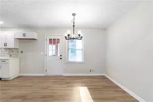 7562 Asbury Manor Dr, Lithonia, GA 30058 - Photo 8