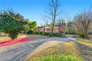 3033 Thrasher Cir, Decatur, GA 30032 - Photo 2