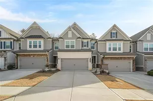 628 Isom Walk, Suwanee, GA 30024 - Photo 2