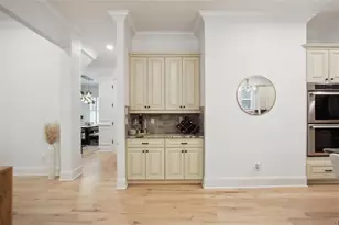 525 Forest Hills Dr, Atlanta, GA 30342 - Photo 10