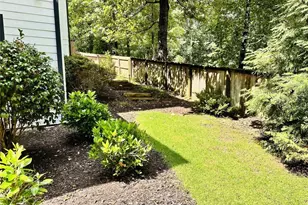 525 Forest Hills Dr, Atlanta, GA 30342 - Photo 44