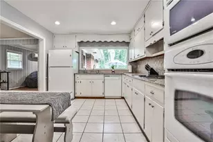 1422 Lively Ridge Rd NE, Atlanta, GA 30329 - Photo 10