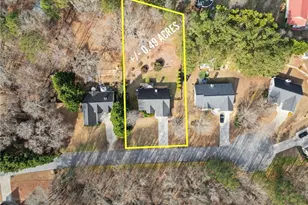 1360 Platinum Dr, Hoschton, GA 30548 - Photo 4