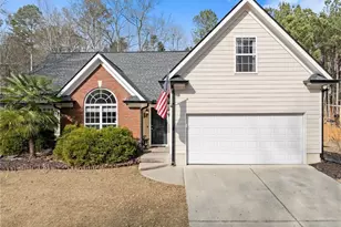 1360 Platinum Dr, Hoschton, GA 30548 - Photo 2