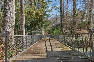 561 Bridgewater Dr, Atlanta, GA 30328 - Photo 44