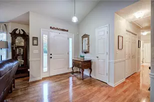 26 S Oaks Dr SE, Cartersville, GA 30121 - Photo 2