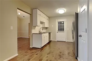 895 Perrin Springs Ct, Lawrenceville, GA 30043 - Photo 4