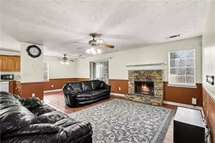 297 Park Pl, Auburn, GA 30011 - Photo 4