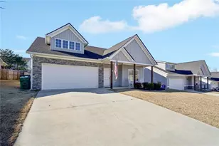 329 Highland Pointe Dr, Alto, GA 30510 - Photo 2