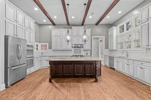 530 Glenmanor Ct, Sandy Springs, GA 30328 - Photo 10