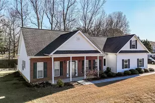 127 Ash Ct SE, Calhoun, GA 30701 - Photo 2