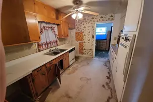 438 N 4th St, Griffin, GA 30223 - Photo 8