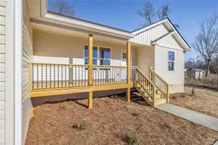 625 Cypress Dr, Mount Airy, GA 30563 - Photo 4