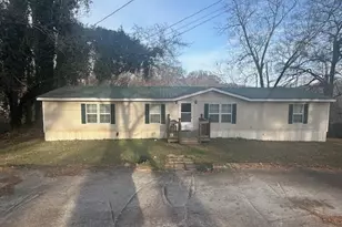 304 Hill St, Commerce, GA 30529 - Photo 2