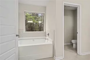 2464 Hanover Woods Rd, Lithonia, GA 30058 - Photo 24