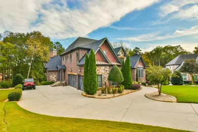 2720 Wildflower Way, Hoschton, GA 30548 - Photo 2