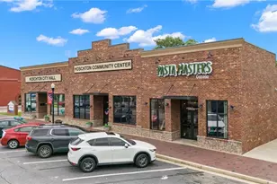 135 High Pt Dr, Hoschton, GA 30548 - Photo 4