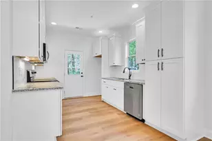 207 Riverstone Commons Cir, Canton, GA 30114 - Photo 2